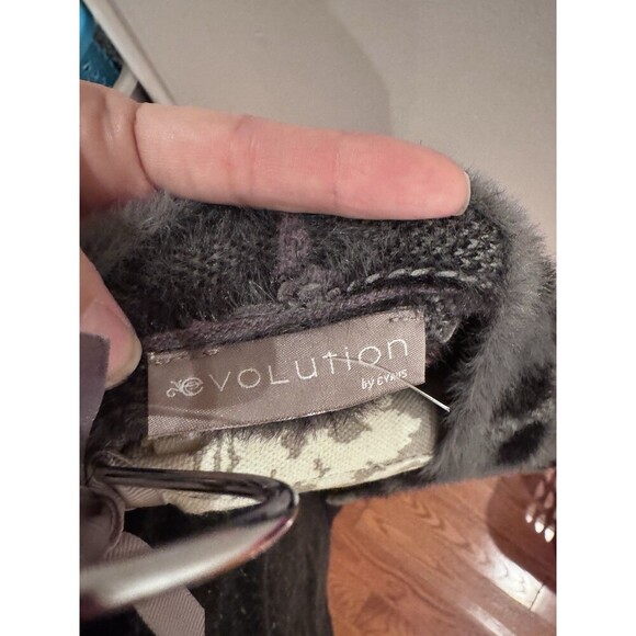 NEW Animal Print Cardigan Size Small Thick Fuzzy Cozy Urban Pockets CYRUS - Picture 5 of 7